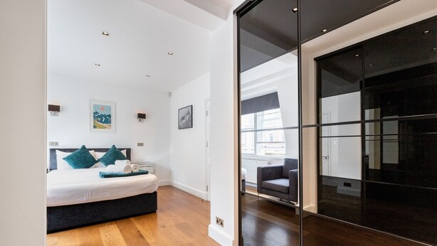 Apartment | 2 bedrooms, desk, laptop workspace, iron/ironing board - Stylish 2BR 2BA by the Heart of Soho (London)