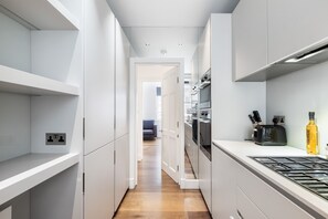Apartment | Private kitchen | Full-sized fridge, microwave, oven, stovetop - Stylish 2BR 2BA by the Heart of Soho (London)