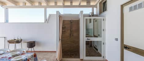 Apartment | Bathroom | Shower, towels