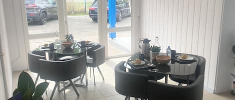 Daily buffet breakfast (EUR 6.90 per person)