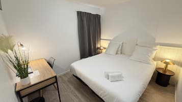 Habitación empresarial - 1 cama matrimonial o 2 individuales | Insonorización y ropa de cama