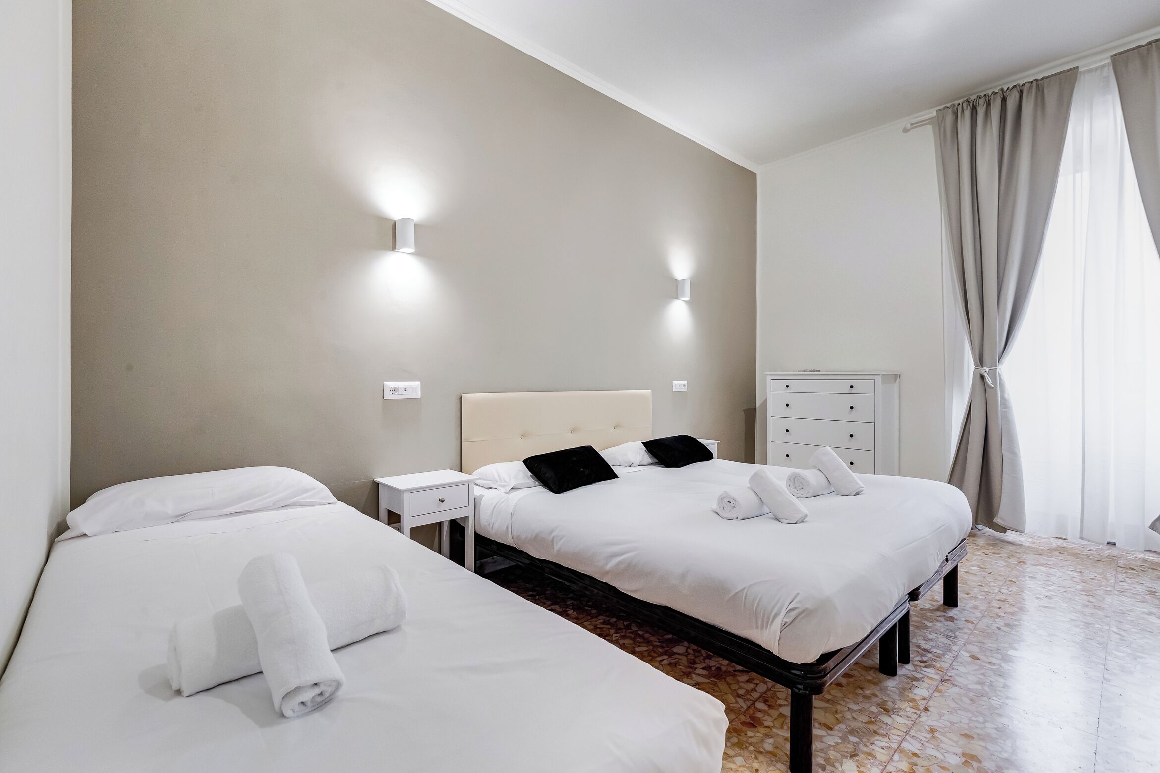 مكواة/لوح كي وواي فاي وملاءات أسرّة