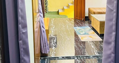 Charming 2-bedroom apartment in Varanasi with WiFi and AC