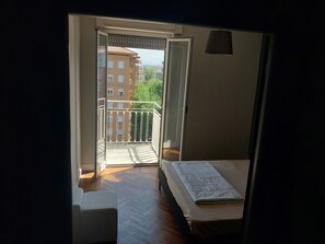2 slaapkamers, een strijkplank/strijkijzer, gratis wifi, beddengoed