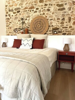 3 bedrooms, iron/ironing board, WiFi, bed sheets - Grande Maison de Village au Calme Entre Uzès et Nîmes (Saint-Mamert-du-Gard)