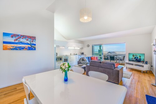 Palm Beach Penthouse by Waiheke Pure