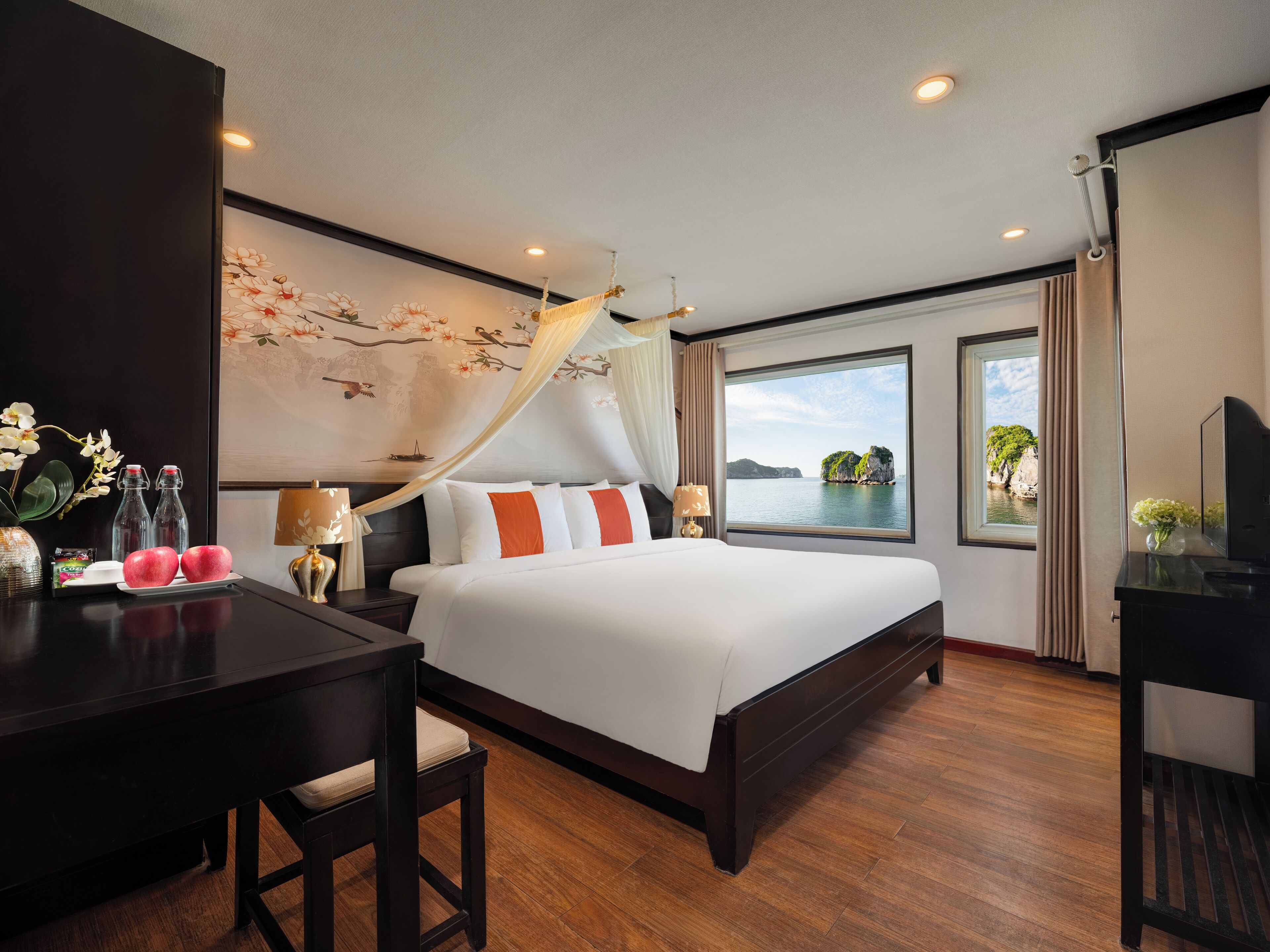 Skrivebord, skrivebord for bærbar PC, lydisolert og wi-fi (inkludert)