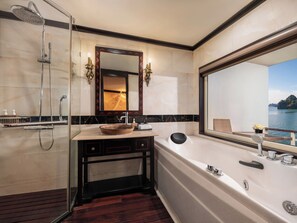 Royal Suite with Terrace and Bathtub | Bathroom | Free toiletries, hair dryer, bathrobes, slippers - Amanda Premier Cruise (Ha Long)