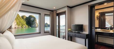 Junior Suite with Private Balcony | Desk, laptop workspace, soundproofing, free WiFi