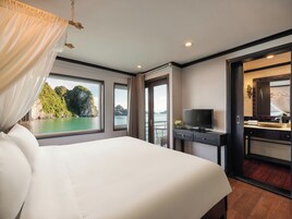 Junior Suite with Private Balcony | Desk, laptop workspace, soundproofing, free WiFi