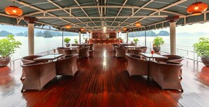 Outdoor dining - Amanda Premier Cruise (Ha Long)