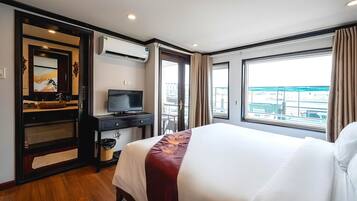 Senior Double or Twin Room, Bay View | 1 bedroom, desk, laptop workspace, soundproofing