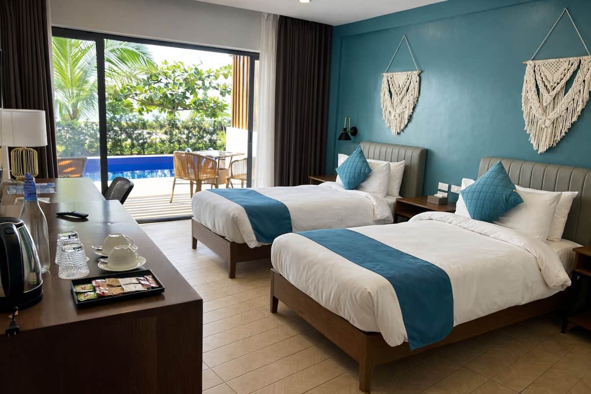 In-room safe, desk, laptop workspace, soundproofing