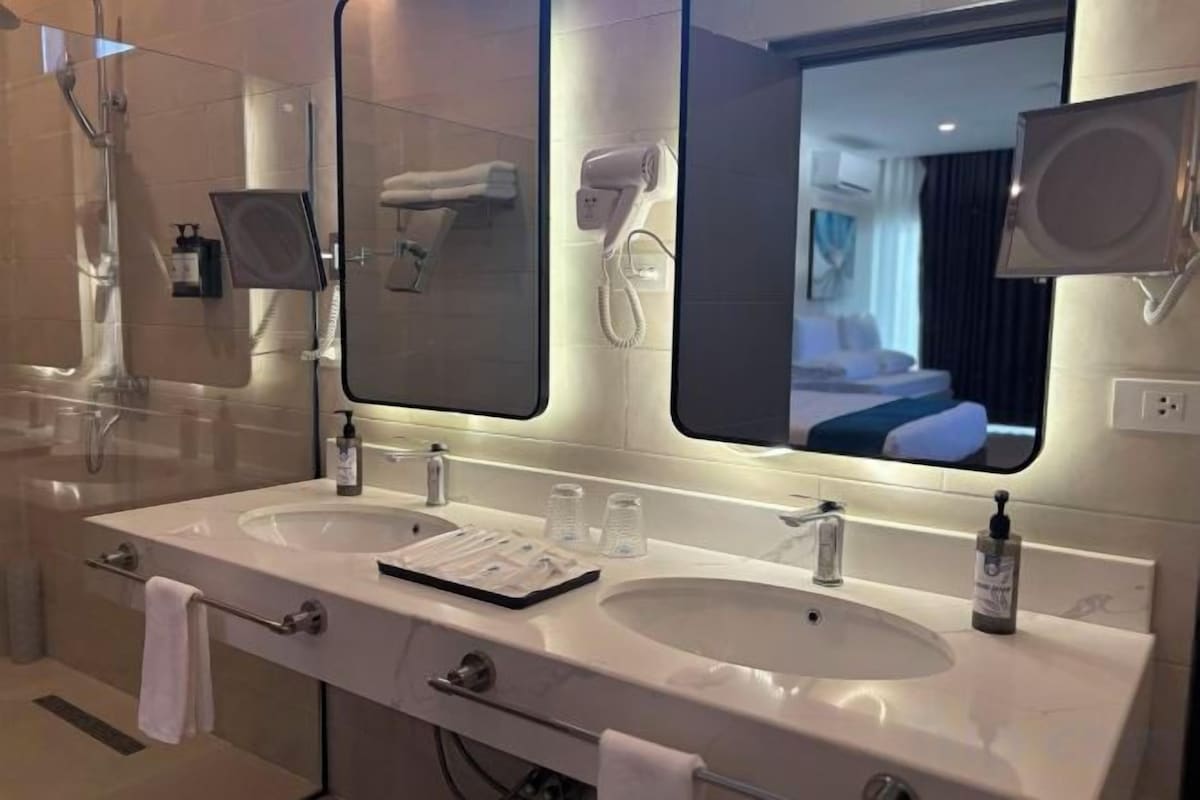 Shower, hair dryer, bathrobes, slippers