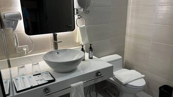 Shower, hair dryer, bathrobes, slippers