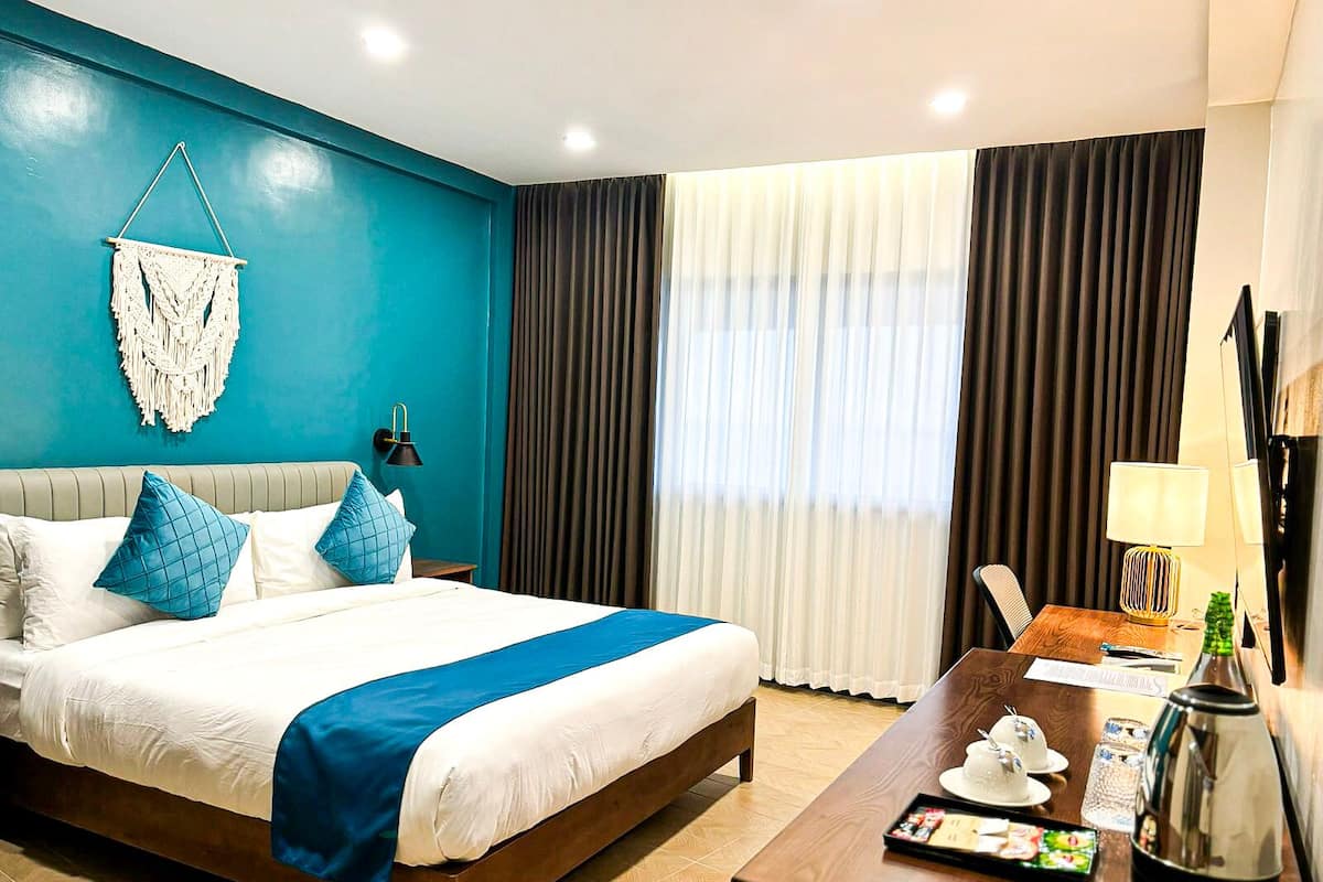 In-room safe, desk, laptop workspace, soundproofing