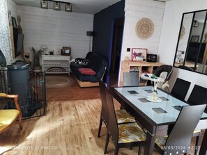 Interior - Maison de Famille (Le Lardin-Saint-Lazare)