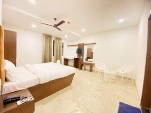 Luxury Room | Free WiFi - Suman castle Hotel (Amritsar)