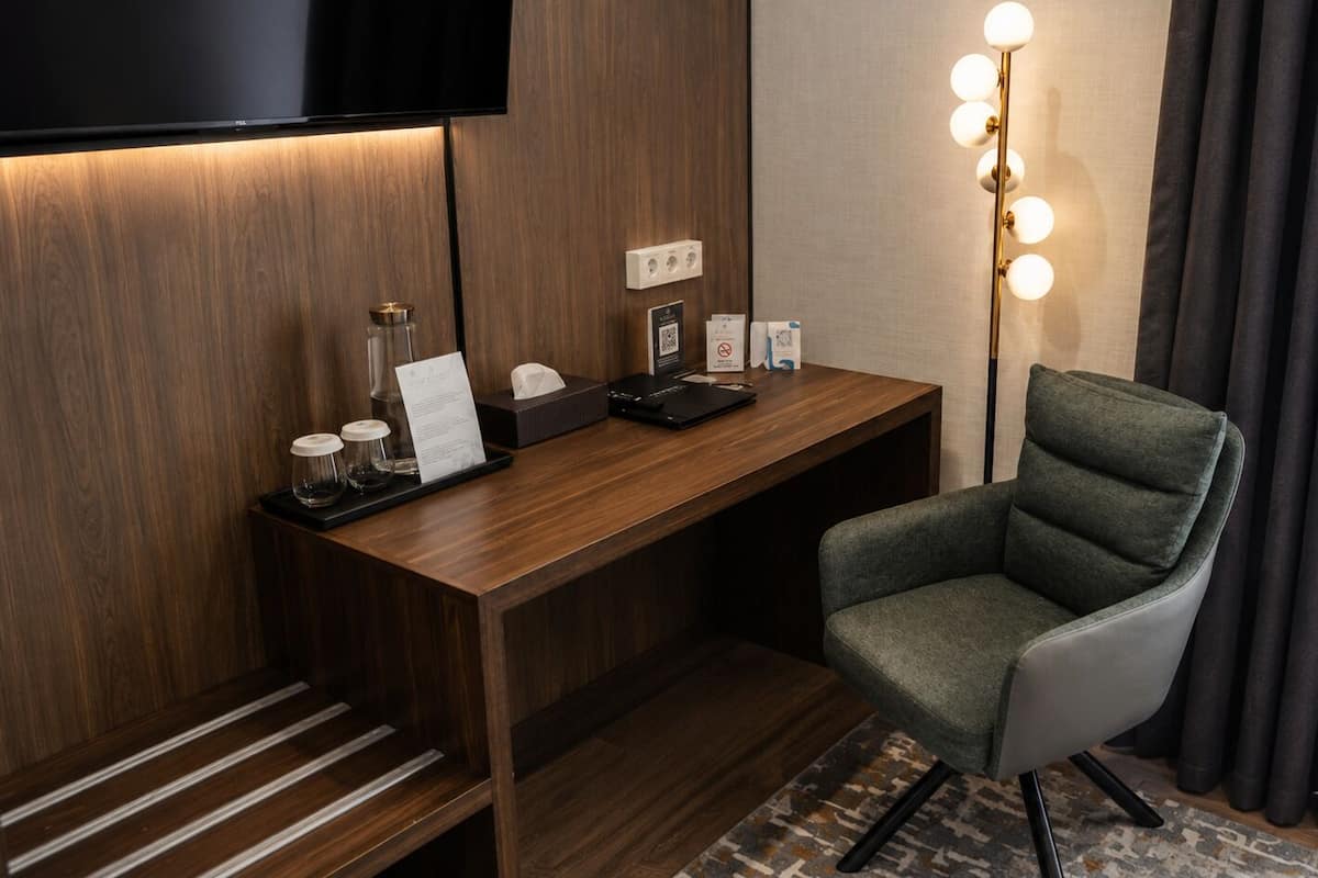 Tomannsrom – superior | Sengetøy av topp kvalitet, memory foam-senger og safe på rommet
