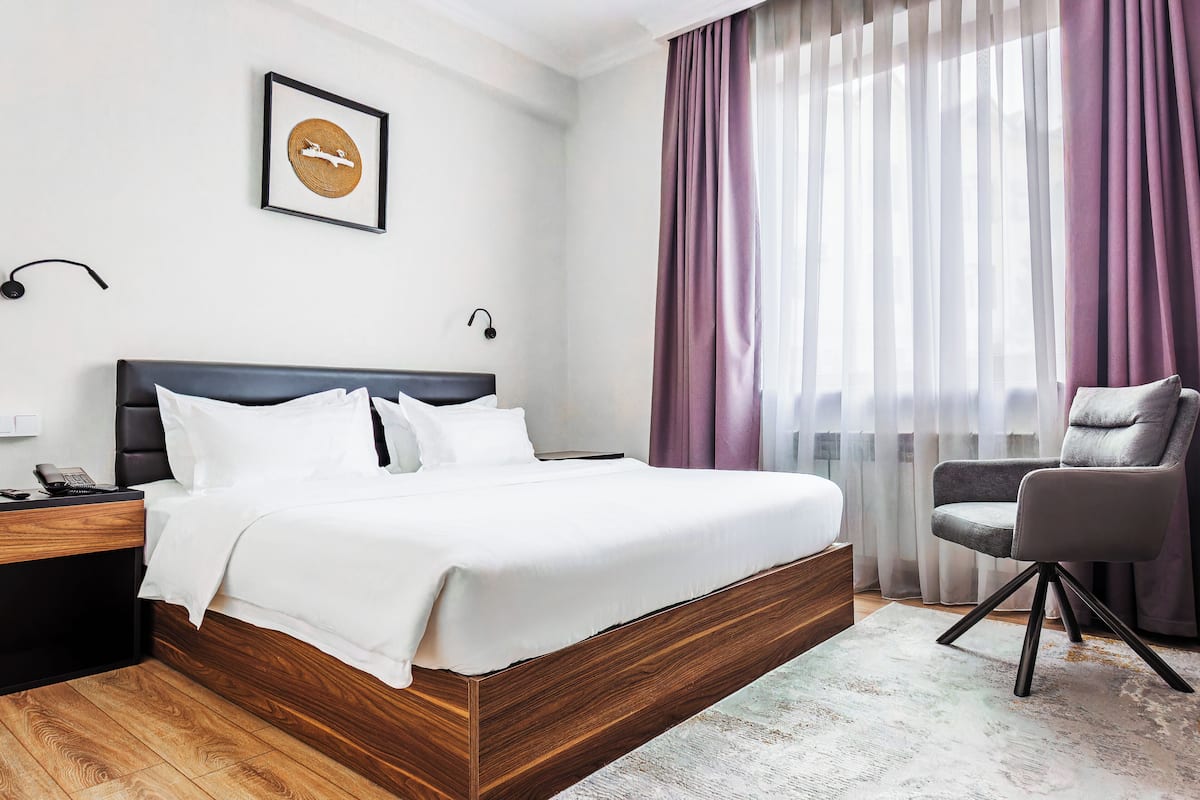 Literie de qualité supérieure, coffres-forts dans les chambres, bureau