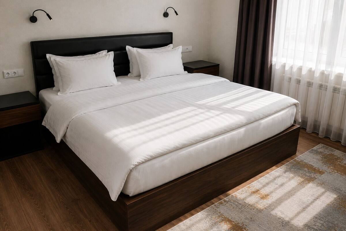 Habitación estándar doble, vistas a la ciudad | Ropa de cama de alta calidad, colchones viscoelásticos, minibar