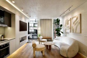 Televisión, oficina