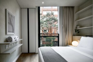 2 habitaciones, tabla de planchar con plancha, wifi y ropa de cama 