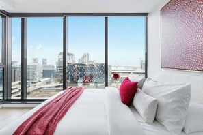 2 bedrooms, iron/ironing board, WiFi, bed sheets - A 2BR Apt with Harbour Views and FREE Parking (Melbourne)