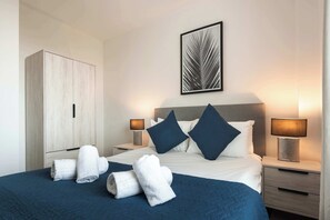 1 slaapkamer, een bureau, een strijkplank/strijkijzer, wifi