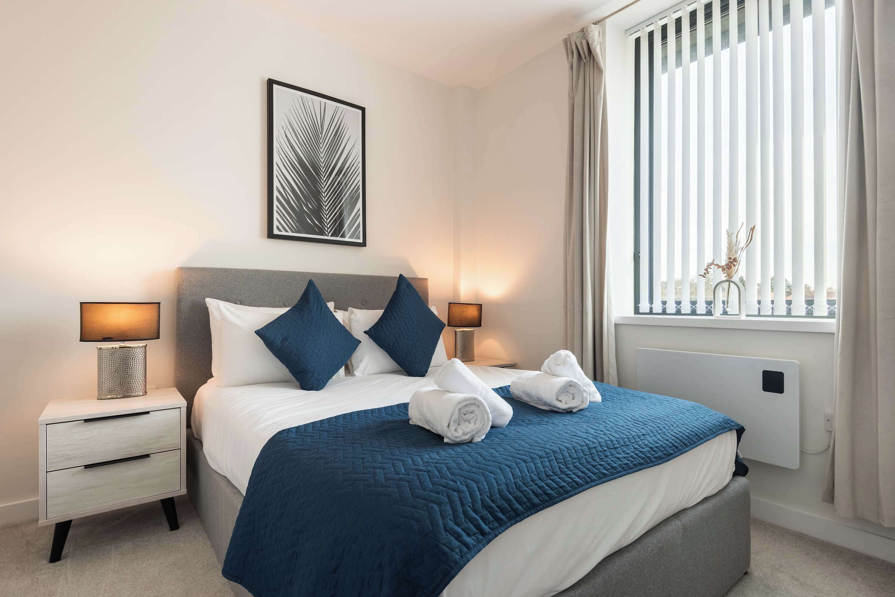 1 habitación, escritorio, tabla de planchar con plancha y wifi 