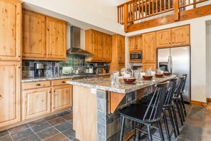 Refrigerador, microondas, parrilla de estufa y lavavajillas