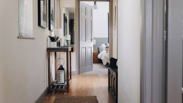 1 slaapkamer, een kluis op de kamer, een strijkplank/strijkijzer