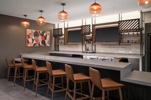 Bar (trong khuôn viên)