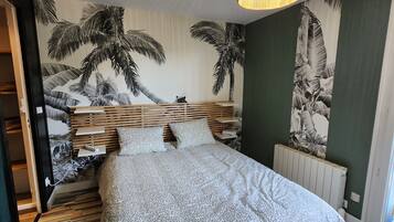 1 habitación, tabla de planchar con plancha, wifi y ropa de cama