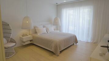 6 bedrooms, in-room safe, desk, iron/ironing board