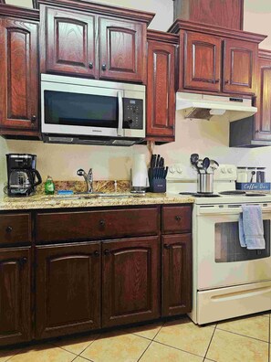 3 bedrooms, desk, Internet - Apartment Near University (Edinburg)