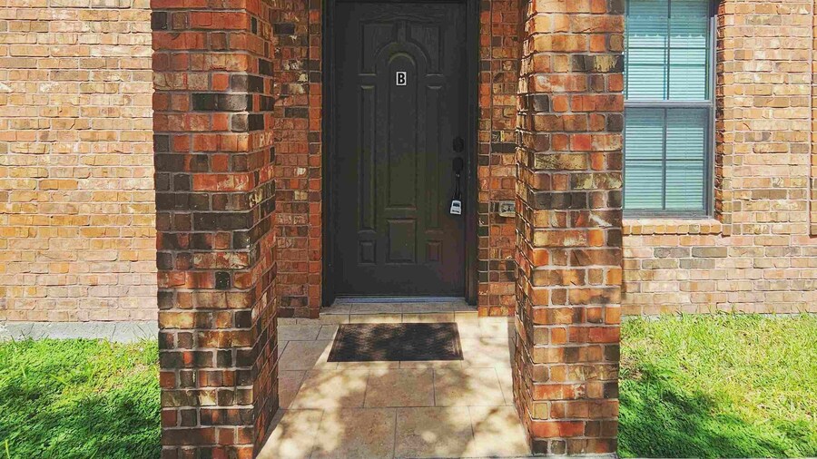 Apartment Near University