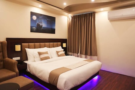 Comfort Double Room | Free minibar, in-room safe, soundproofing, free WiFi