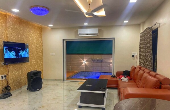 Villa, Pool View | Living area | Flat-screen TV - Sunshine Villa Igatpuri (Igatpuri)