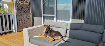 Lake Retreat, near beach, lake views, pet friendly, sleeps 8, fishing, 4WD