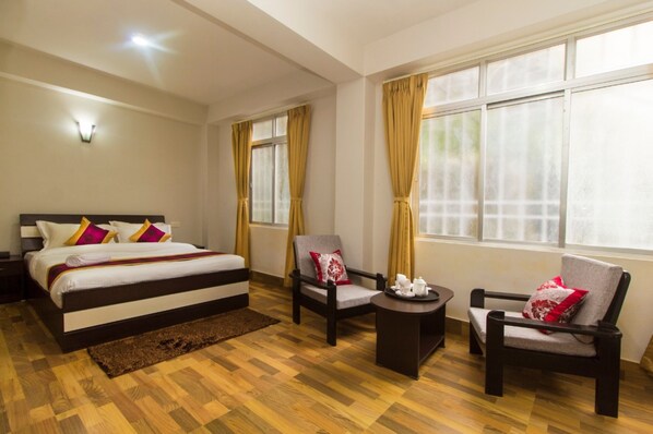 ラグジュアリー ダブルルーム シティビュー | 防音設備、WiFi (無料)、ベッドシーツ