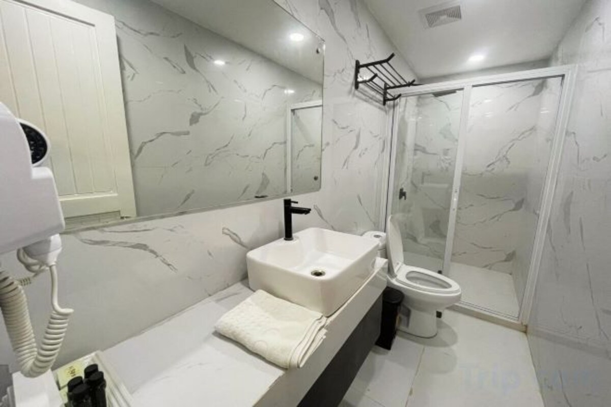 Bathroom | Free toiletries, slippers, towels, soap