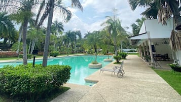 3 outdoor pools