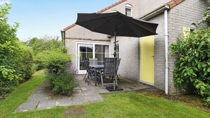 Outdoor dining - Semi-detached 6-person bungalow (Brouwershaven)