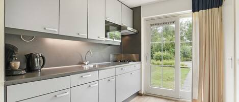 Fridge, stovetop, coffee/tea maker, electric kettle