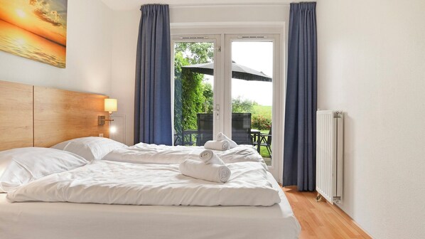 4 bedrooms, iron/ironing board, free WiFi
