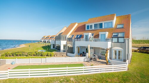 Ground floor 4-person apartment at the lake