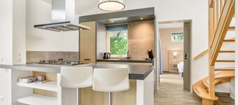 Wheelchair accessible 10-person bungalow