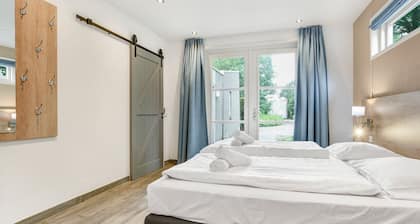 Wheelchair accessible 10-person bungalow