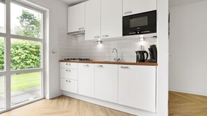 Fridge, dishwasher, coffee/tea maker, electric kettle